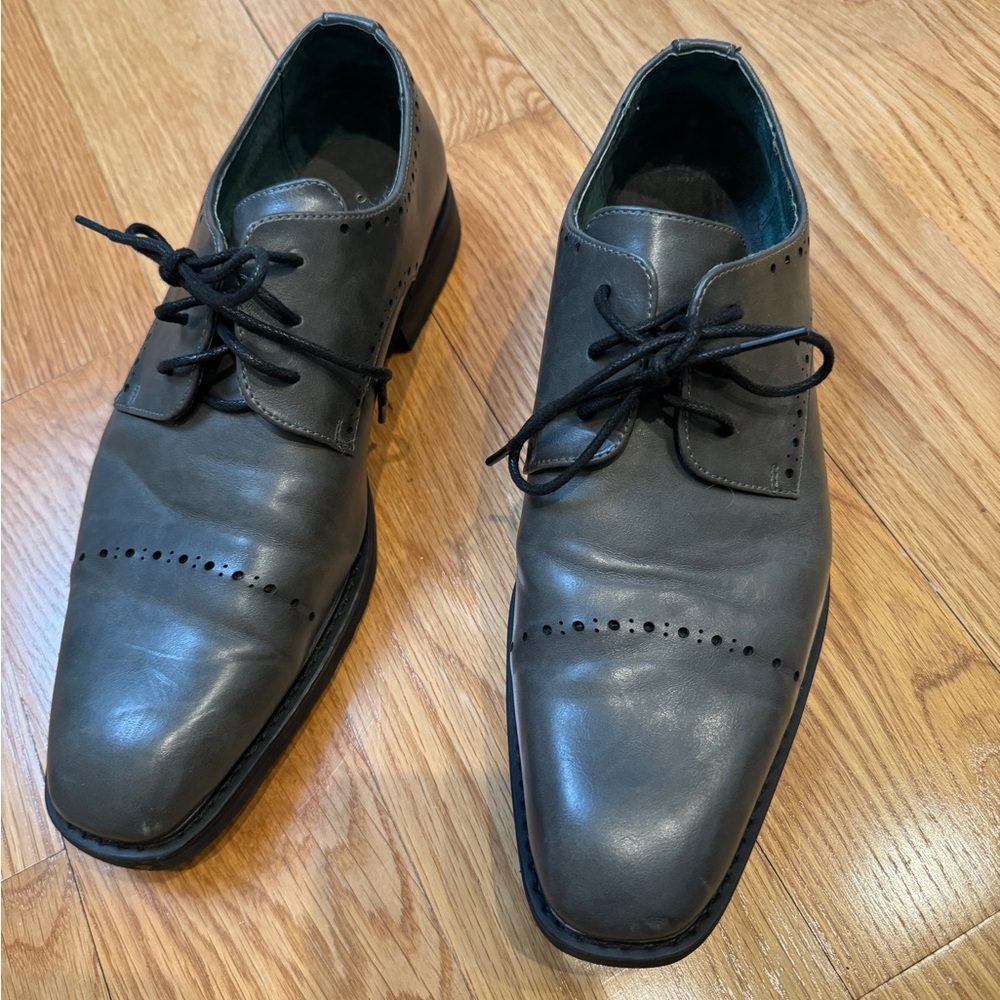 Gently worn mens size 9 Todd Welsh Dress Shoe